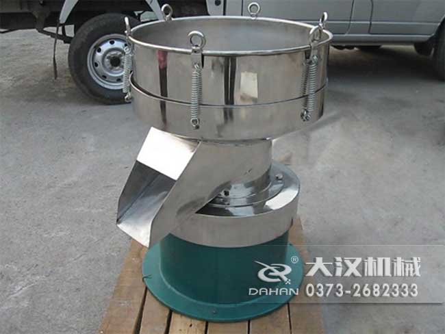 涂料振動(dòng)篩由：框體，振動(dòng)斗，出料口，振動(dòng)電機(jī)底座等部件組成