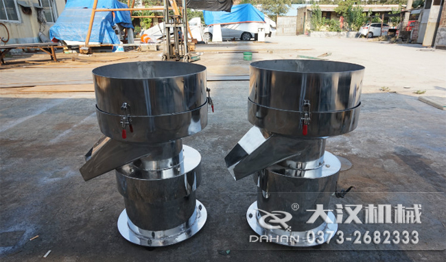 不銹鋼涂料振動(dòng)篩是一種比較受用戶歡迎的產(chǎn)品之一，主要優(yōu)勢(shì)耐酸堿，不生銹，使用壽命長。